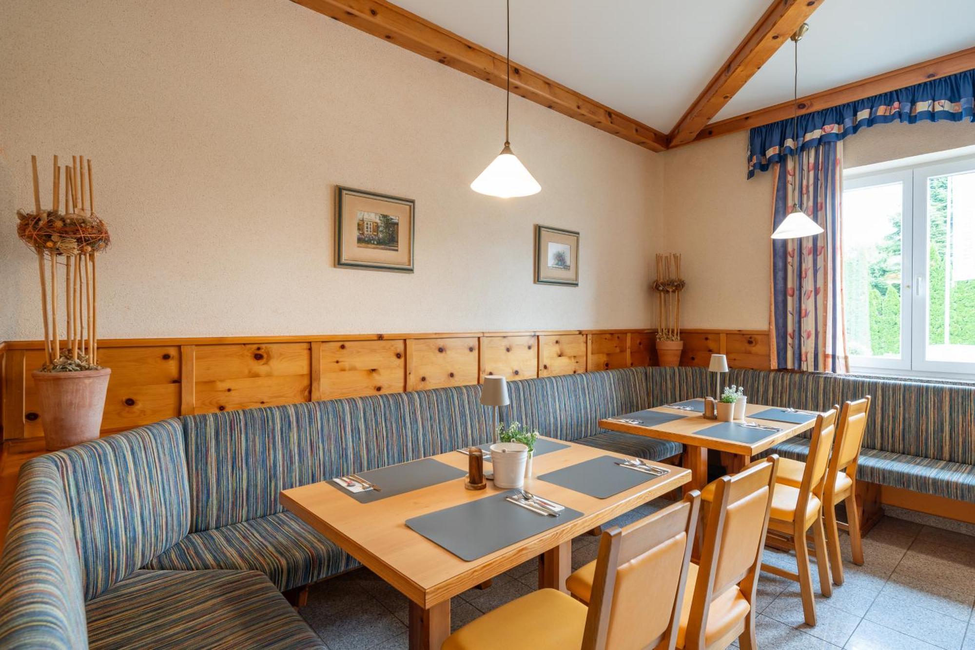 Schachenwald & Restaurant I Self Check-in 3*